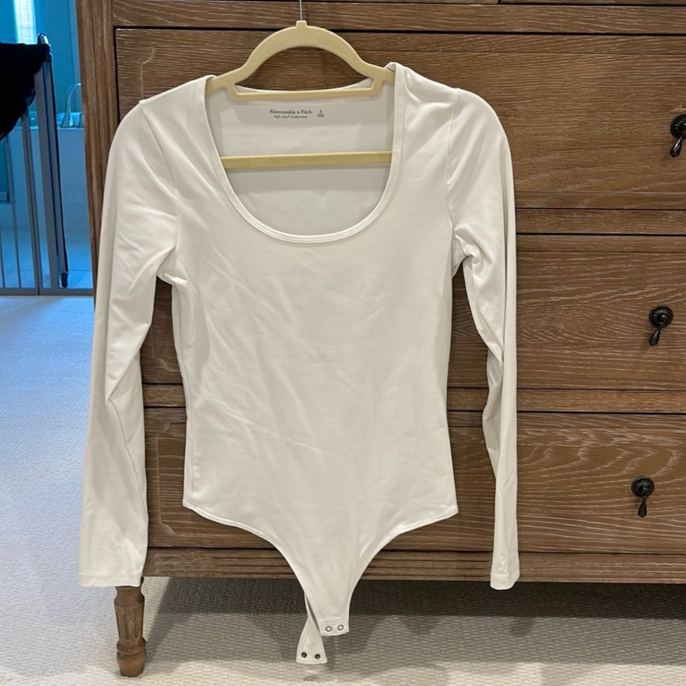 Abercrombie white long sleeve seamless fabric crew bodysuit